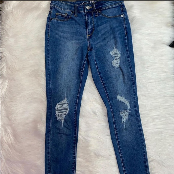 Universal Thread Denim - Size 2 Universal Thread blue wash Skinny jeans